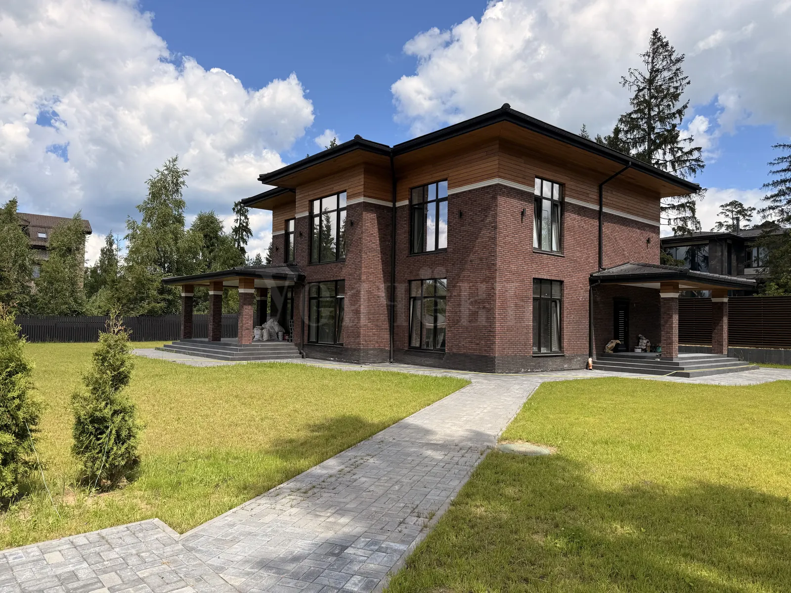 Загородный дом 330 м²