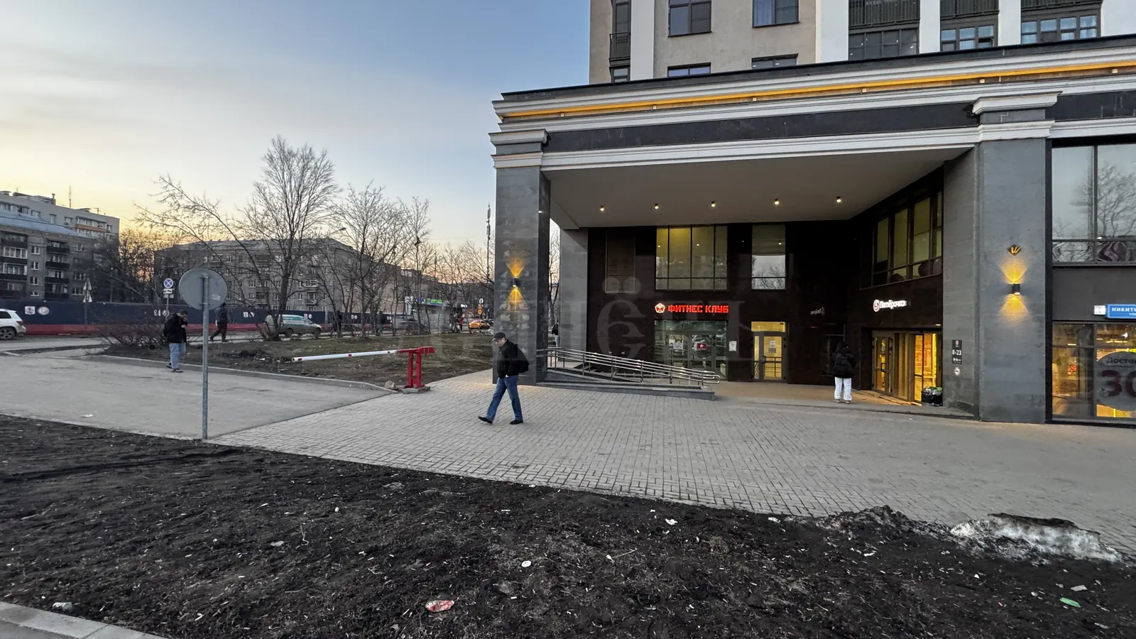 Коммерческое помещение 875,8 м²