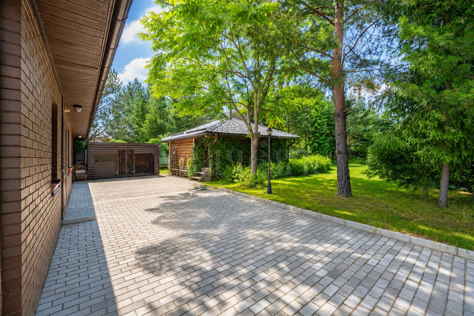 Загородный дом 518 м²