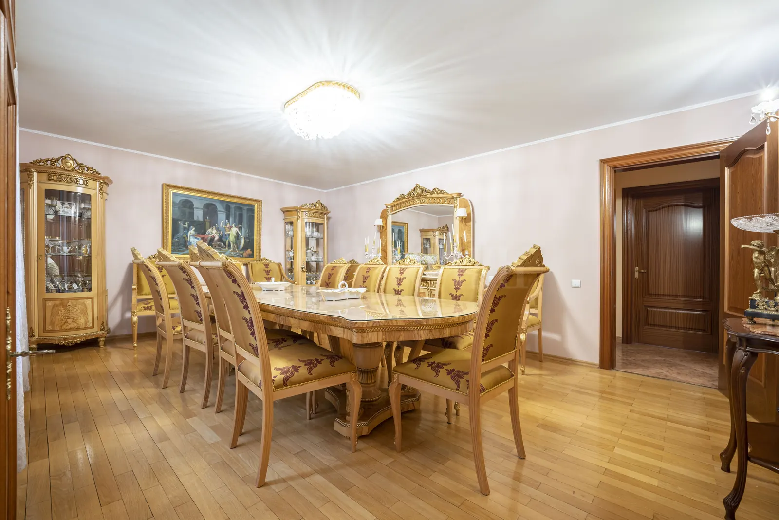 Загородный дом 454,9 м²