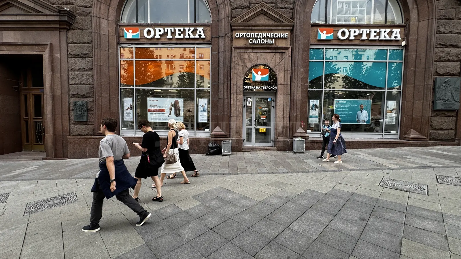 Коммерческое помещение 424,6 м²