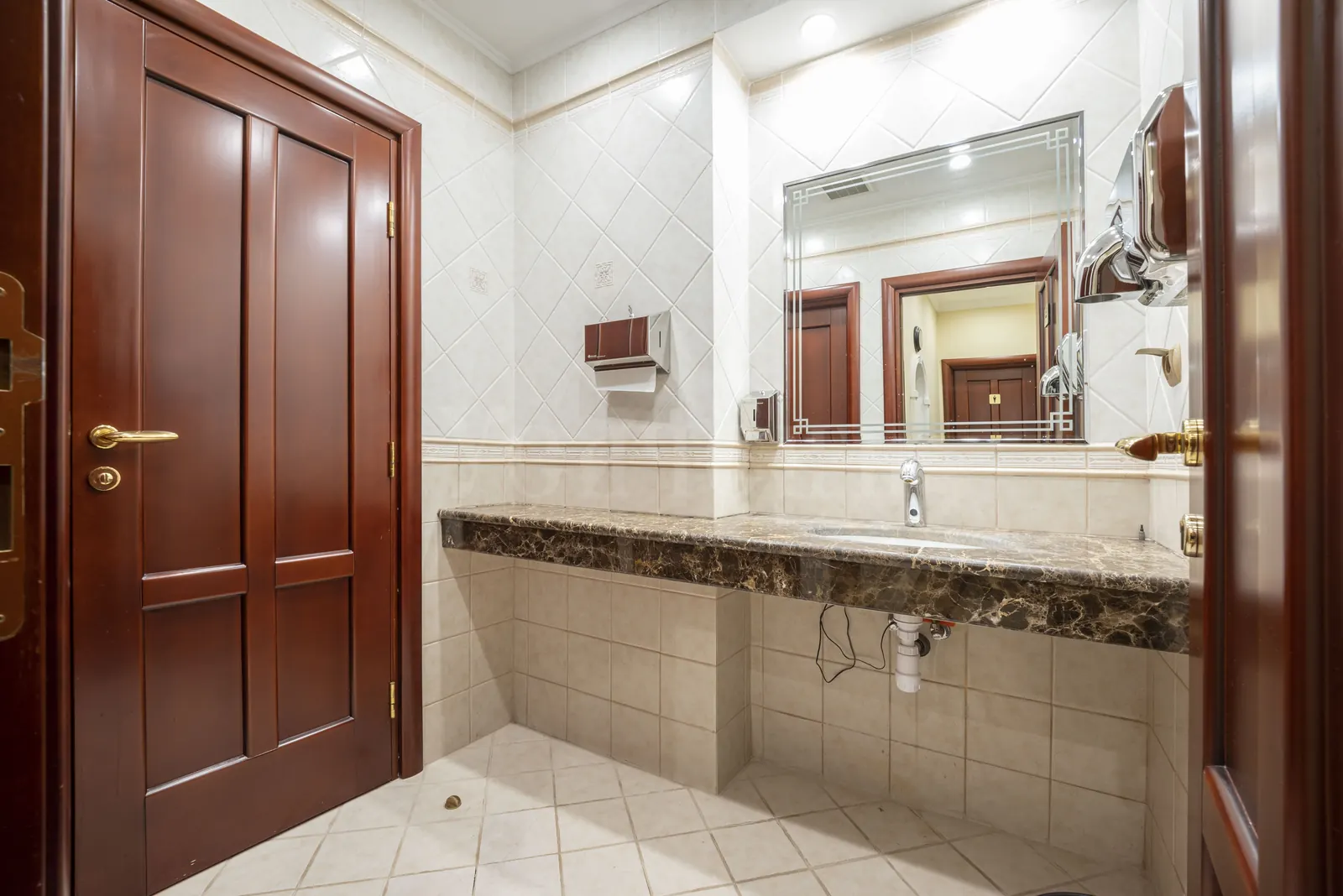 Коммерческое помещение 297 м² в ЖК «Дом в Хамовниках»