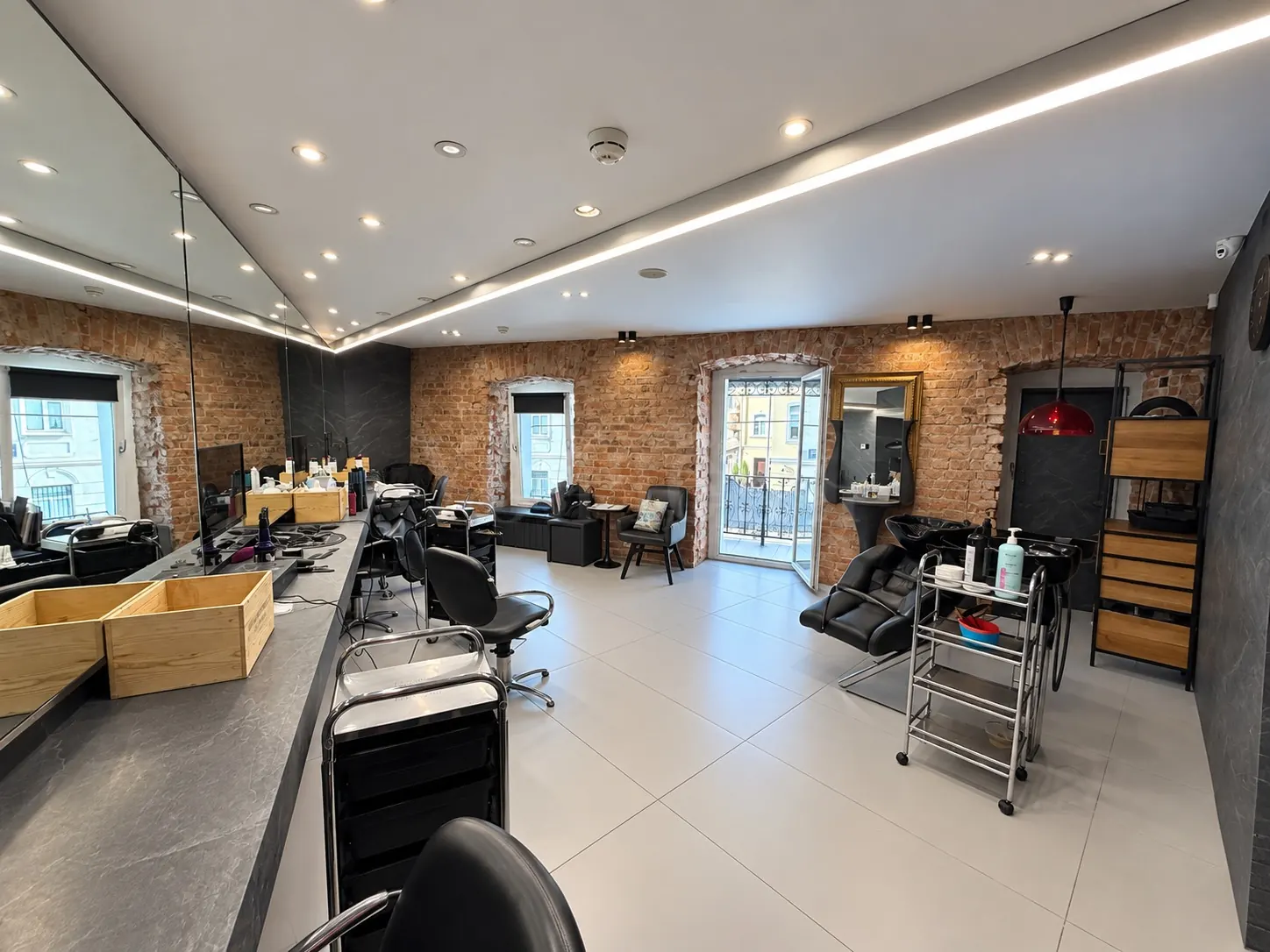 Коммерческое помещение 298,7 м²