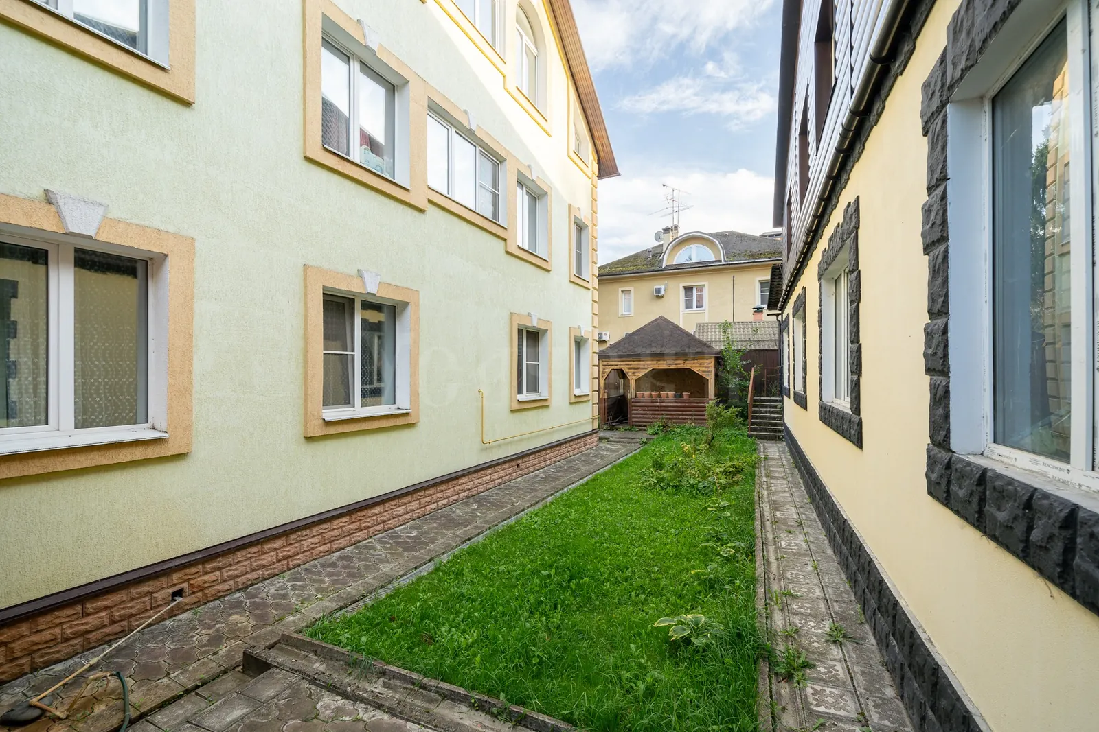 Загородный дом 970 м²
