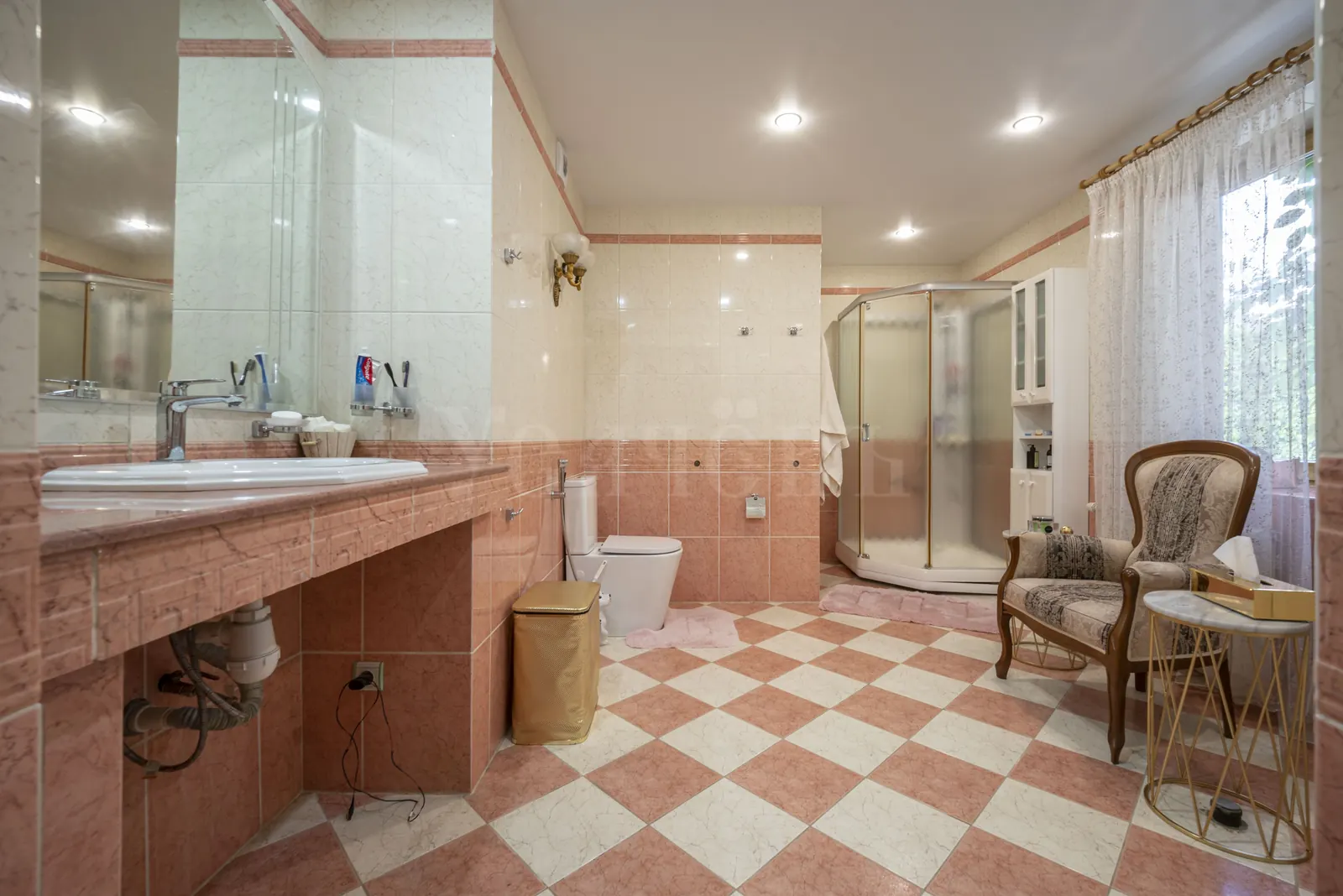 Загородный дом 454,9 м²
