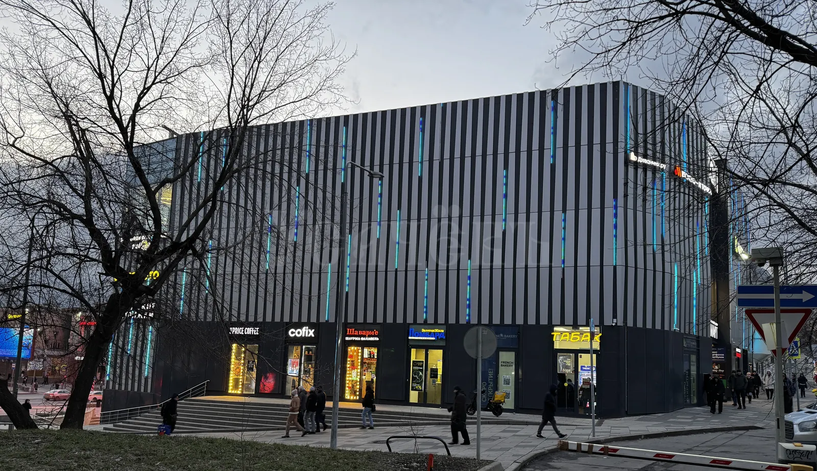 Коммерческое помещение 3 952,6 м²