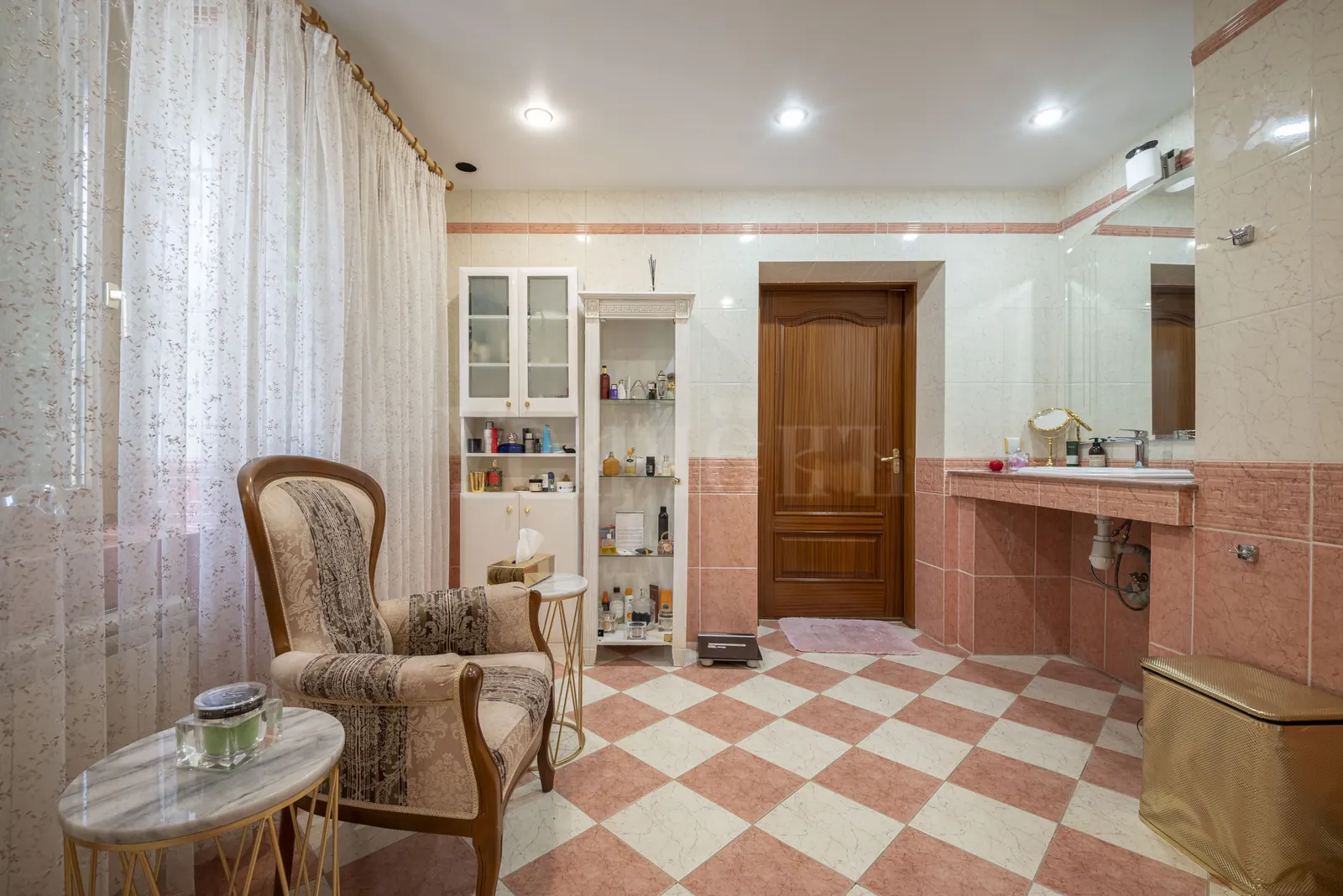 Загородный дом 454,9 м²