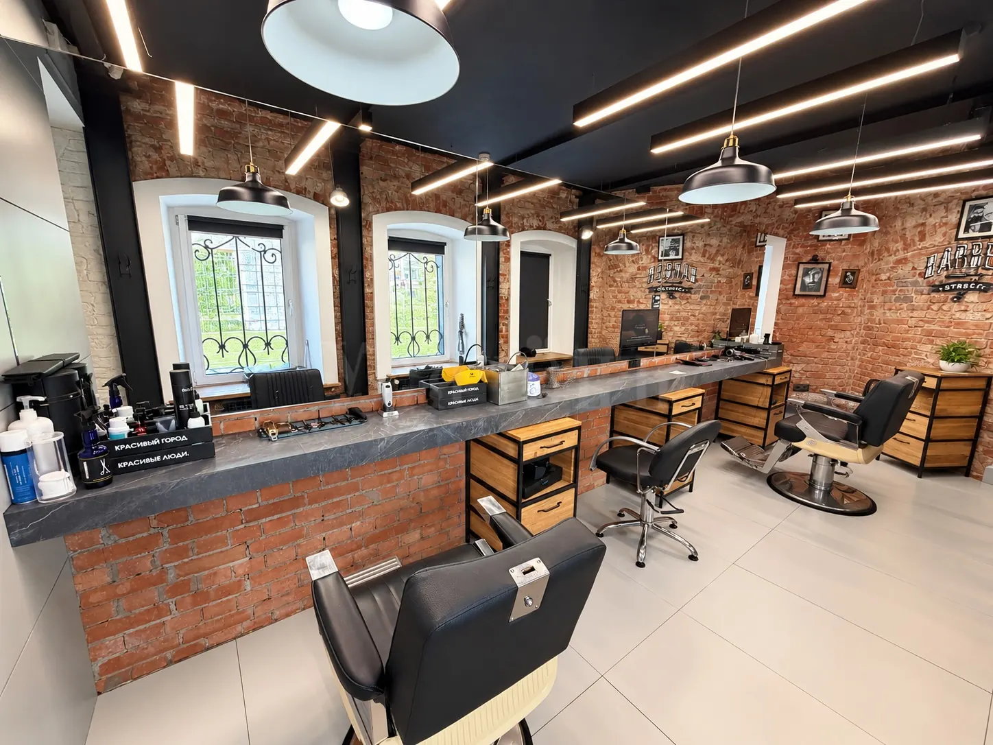Коммерческое помещение 298,7 м²