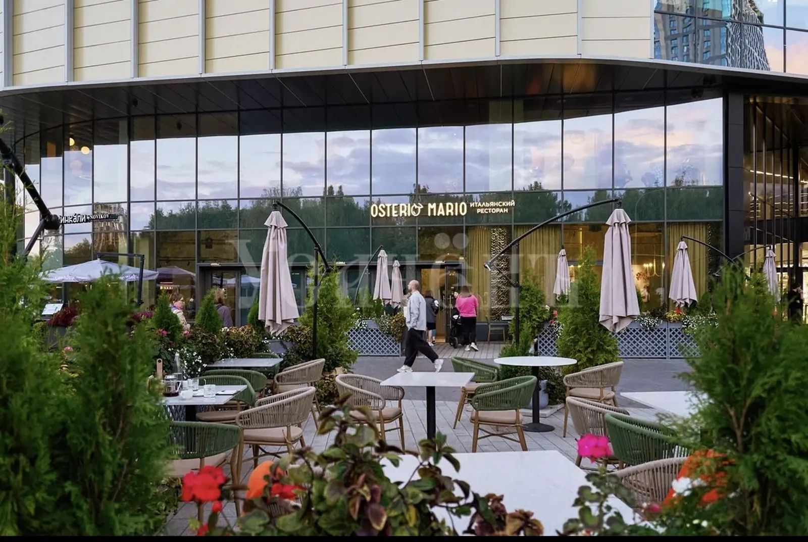 Коммерческое помещение 371 м² в ЖК «БЦ Botanica»