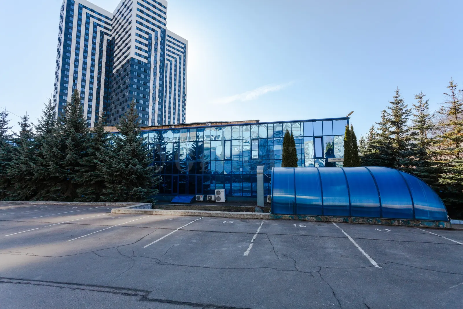 Коммерческое помещение 4 548 м²