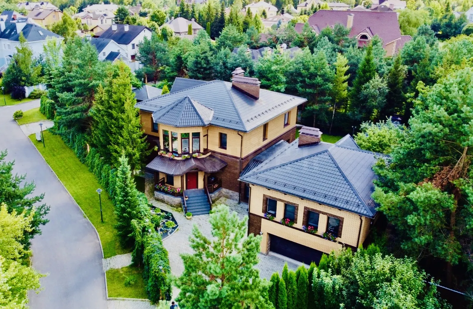 Загородный дом 518 м²