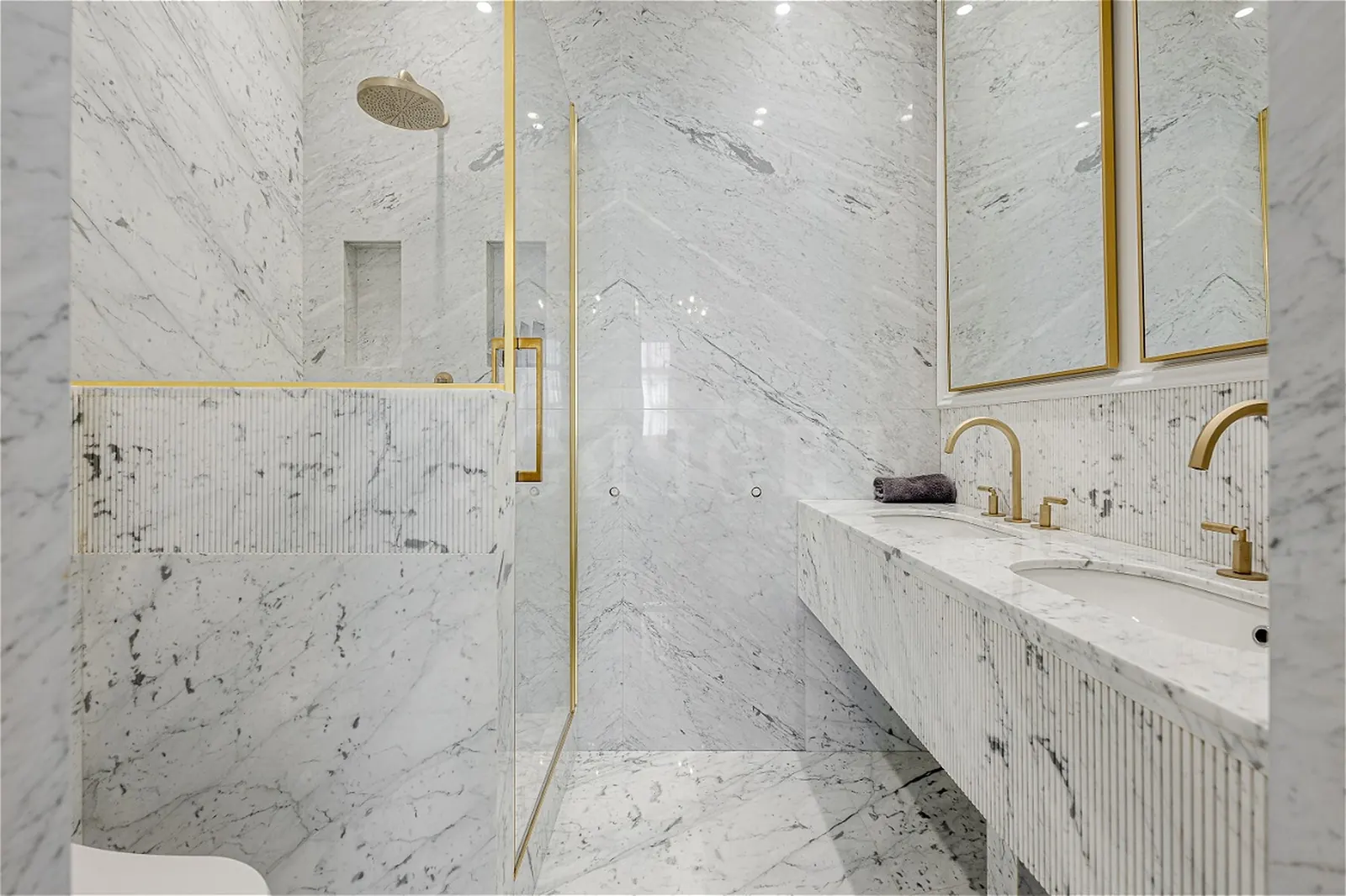 3-комнатная квартира 111,2 м² в ЖК «De Luxe квартал апартаментов Театральный Дом»