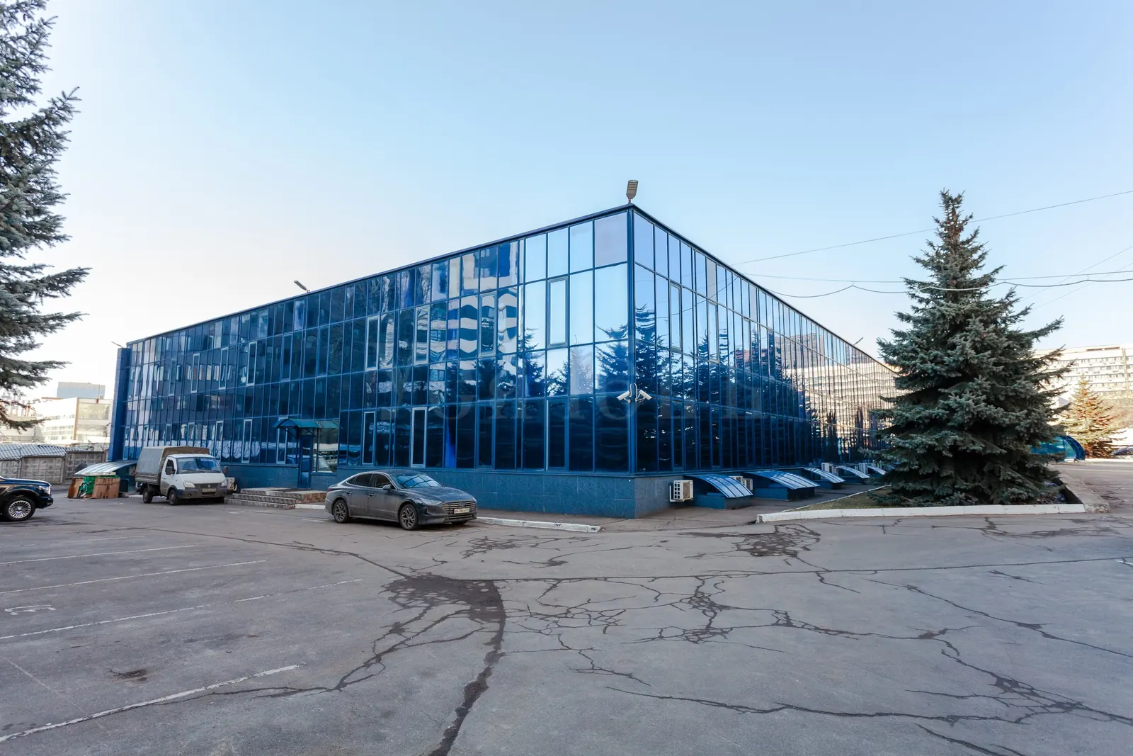 Коммерческое помещение 4 548 м²