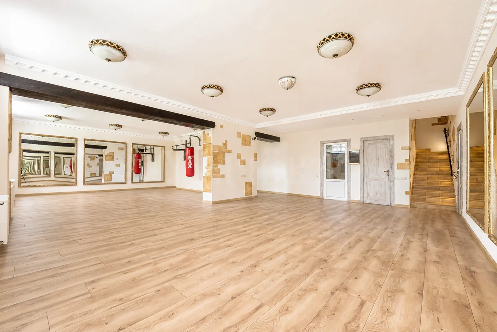Загородный дом 518 м²