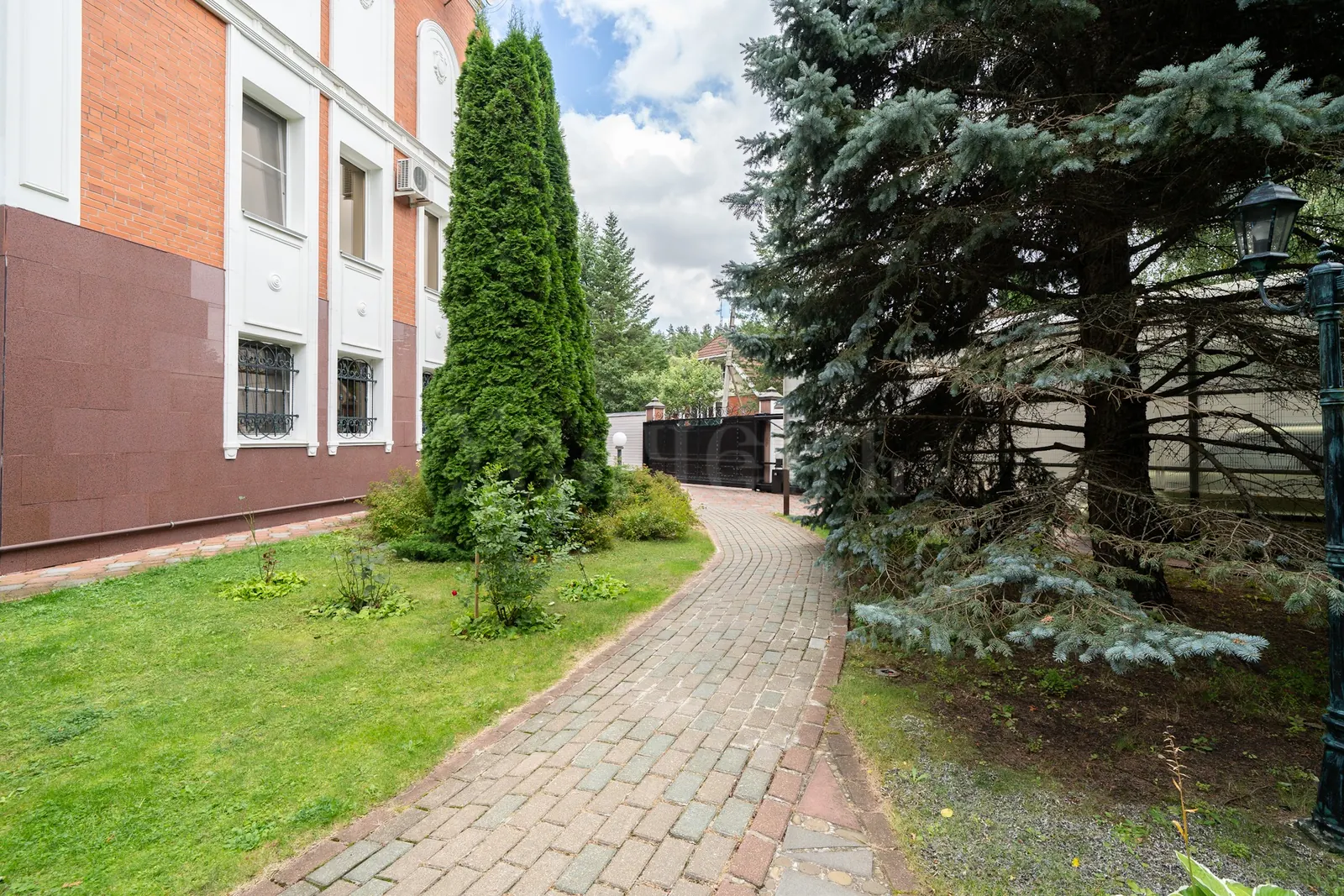 Загородный дом 968,7 м²