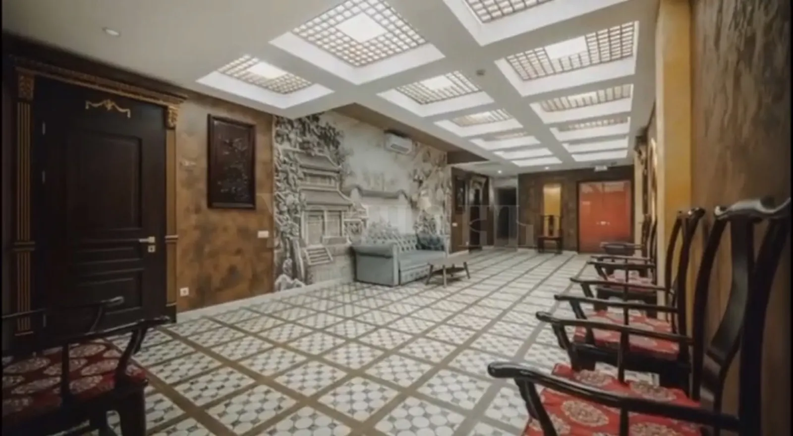 Коммерческое помещение 1 079,6 м²