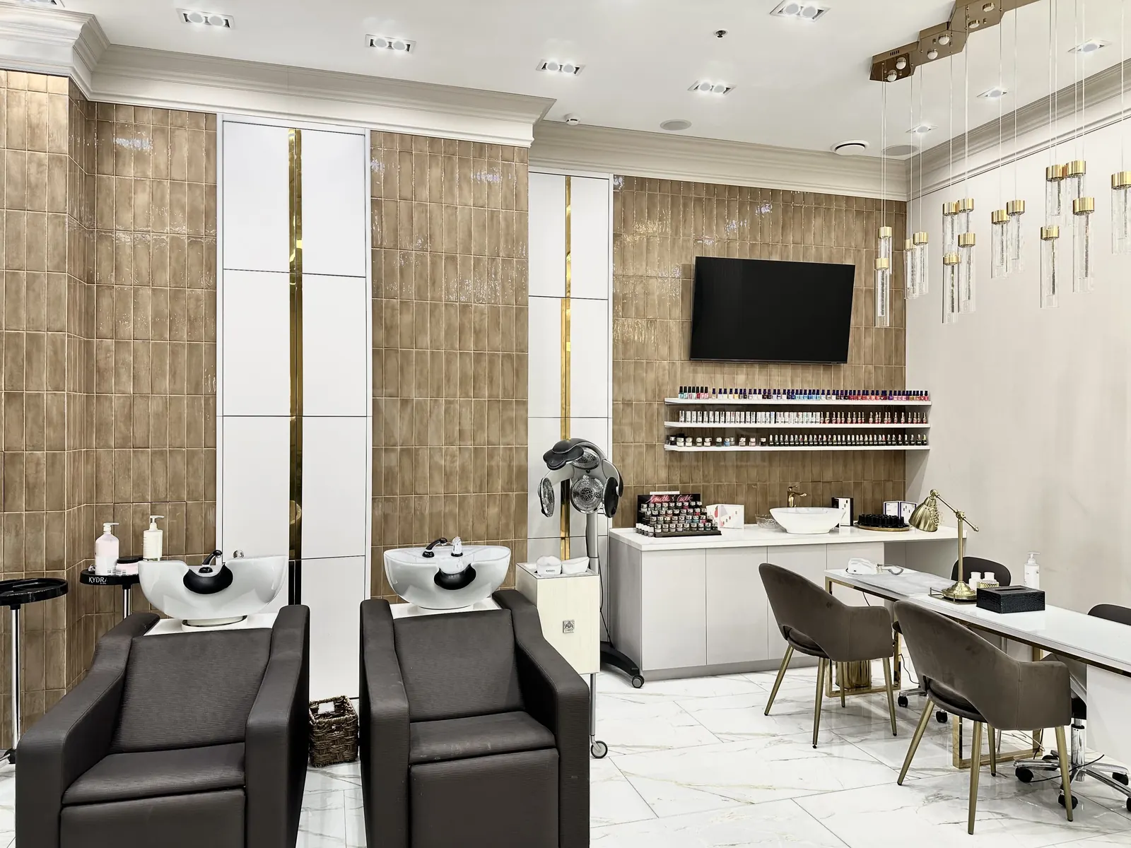 Коммерческое помещение 146,3 м² в ЖК «Миракс Парк»