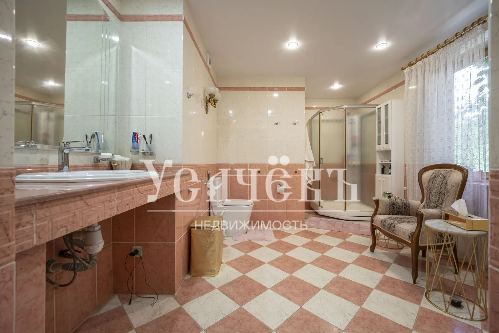 Загородный дом 455 м²