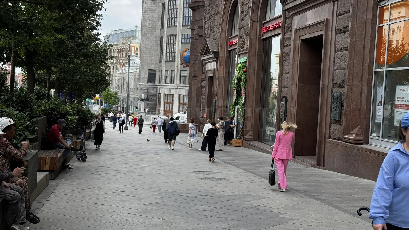 Коммерческое помещение 424,6 м²