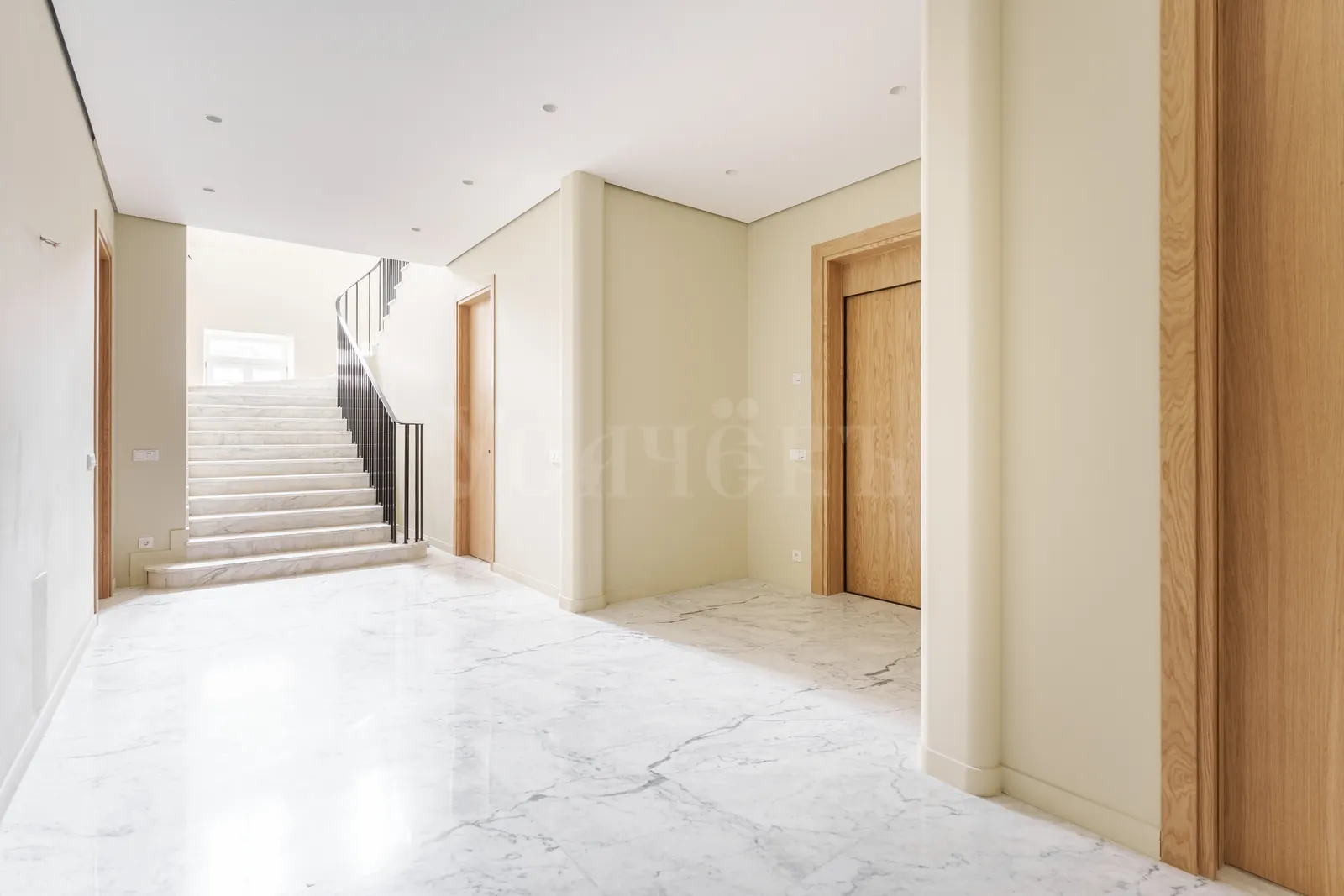 Квартира 541,8 м²