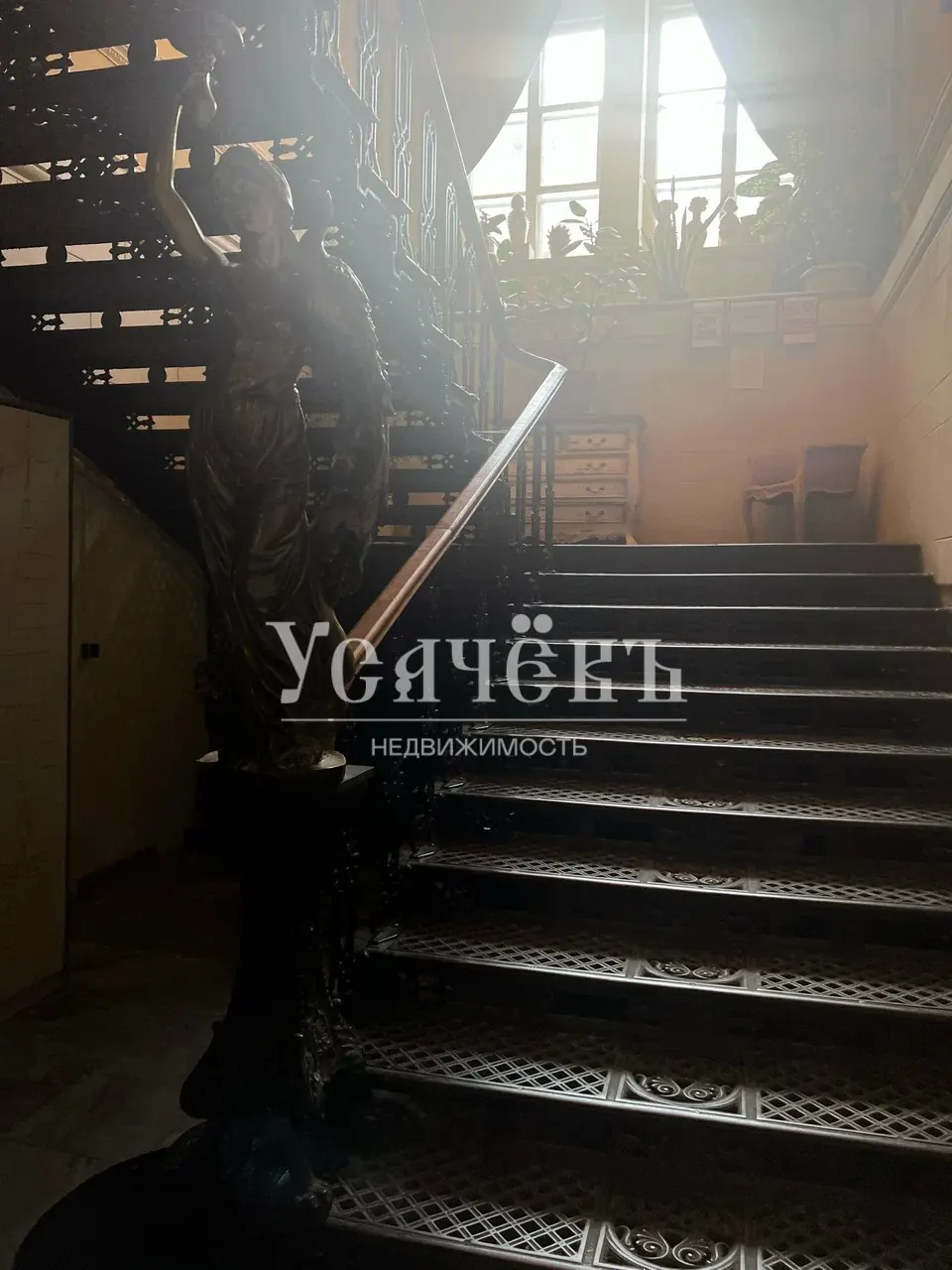 Коммерческое помещение 3 299,8 м²