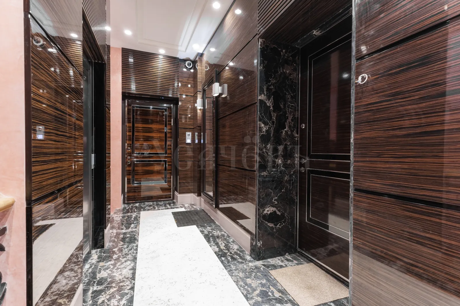 Квартира 541,8 м²
