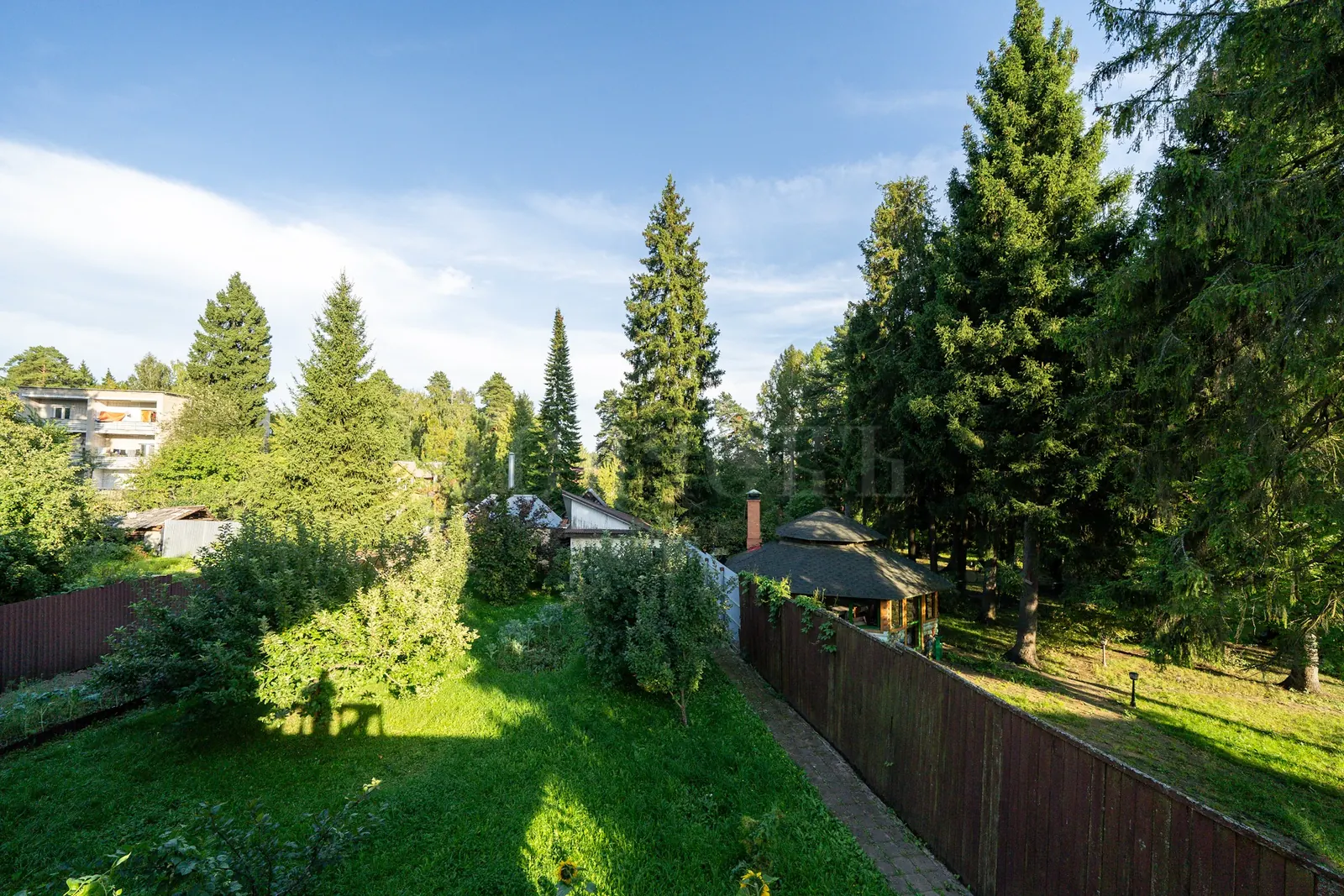 Загородный дом 970 м²