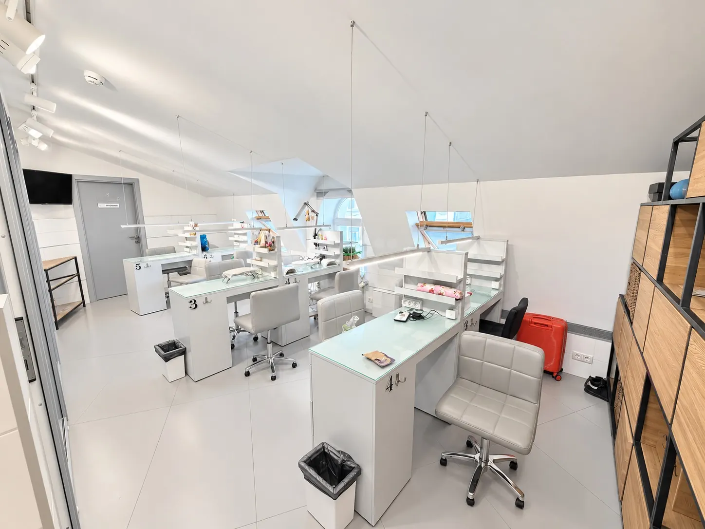 Коммерческое помещение 298,7 м²
