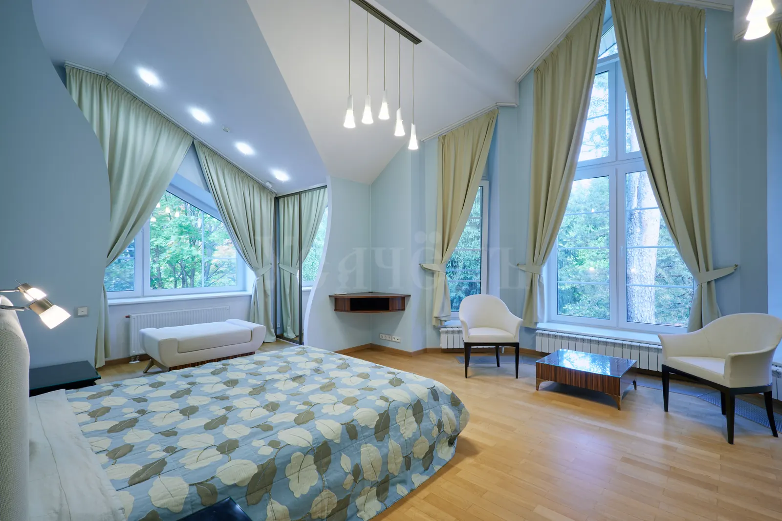 Загородный дом 450 м²
