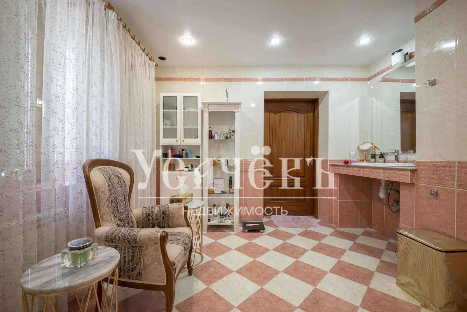 Загородный дом 455 м²