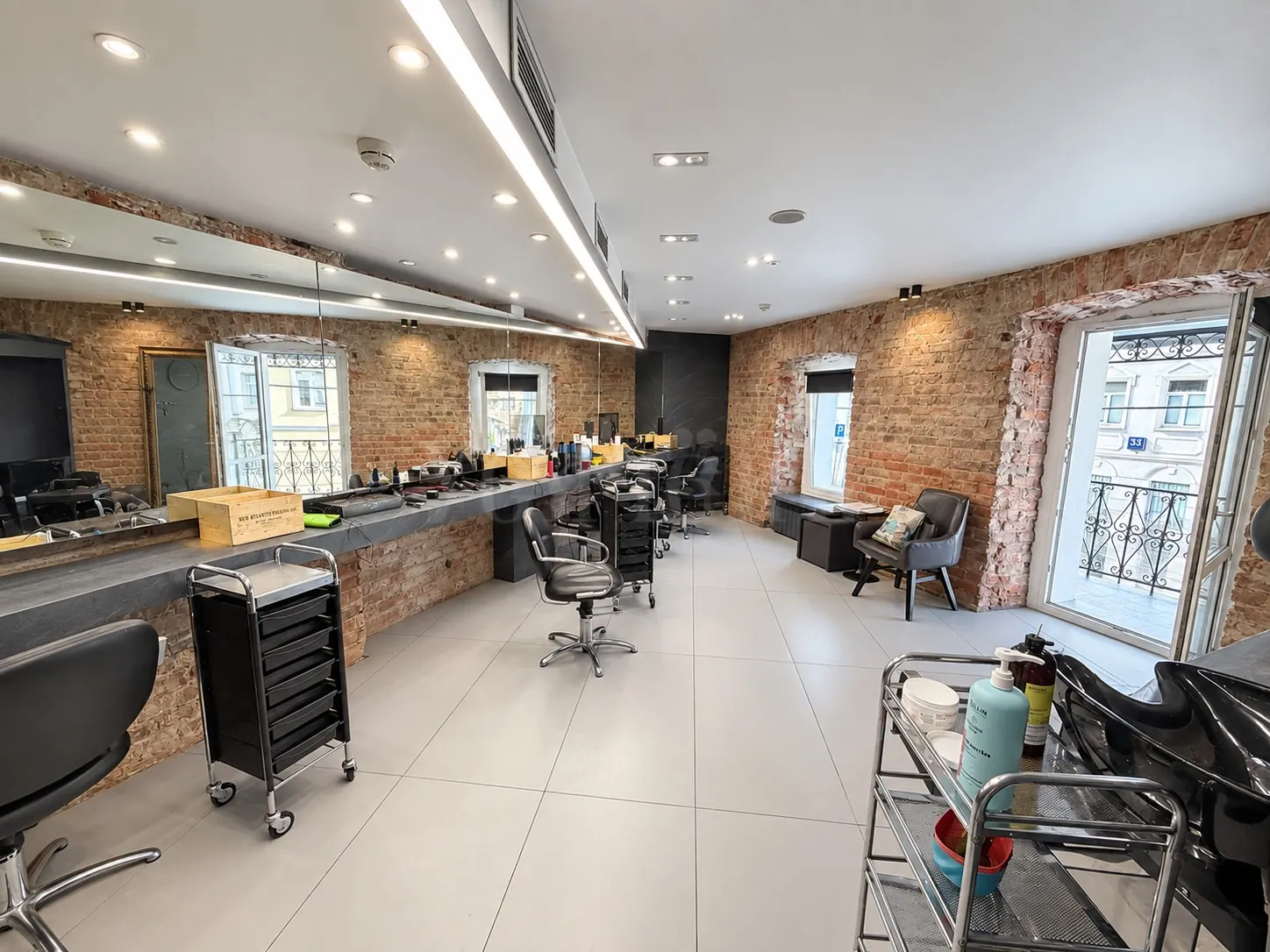 Коммерческое помещение 298,7 м²