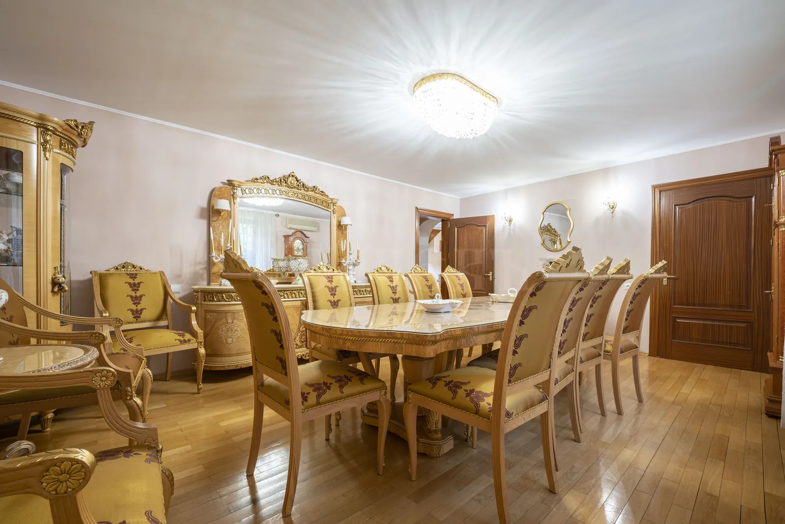 Загородный дом 454,9 м²