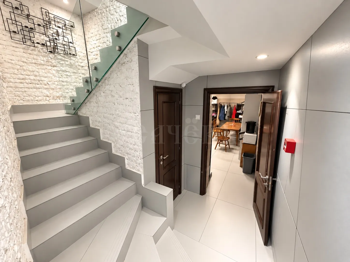Коммерческое помещение 298,7 м²