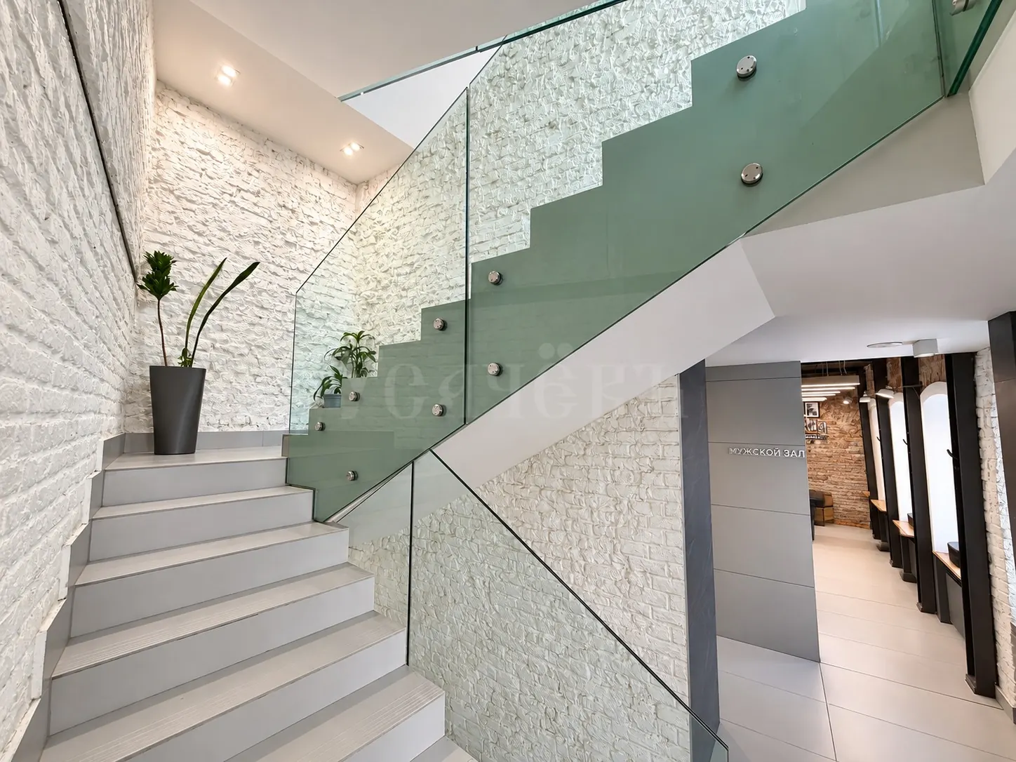 Коммерческое помещение 298,7 м²