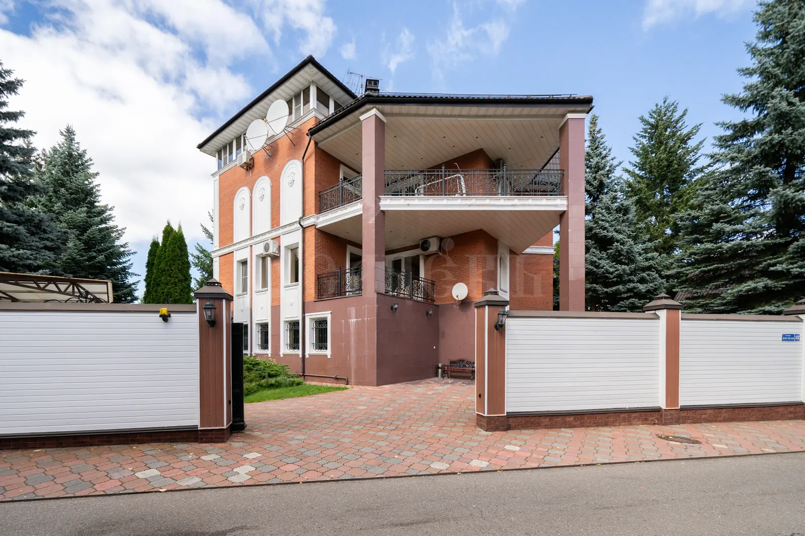 Загородный дом 968,7 м²