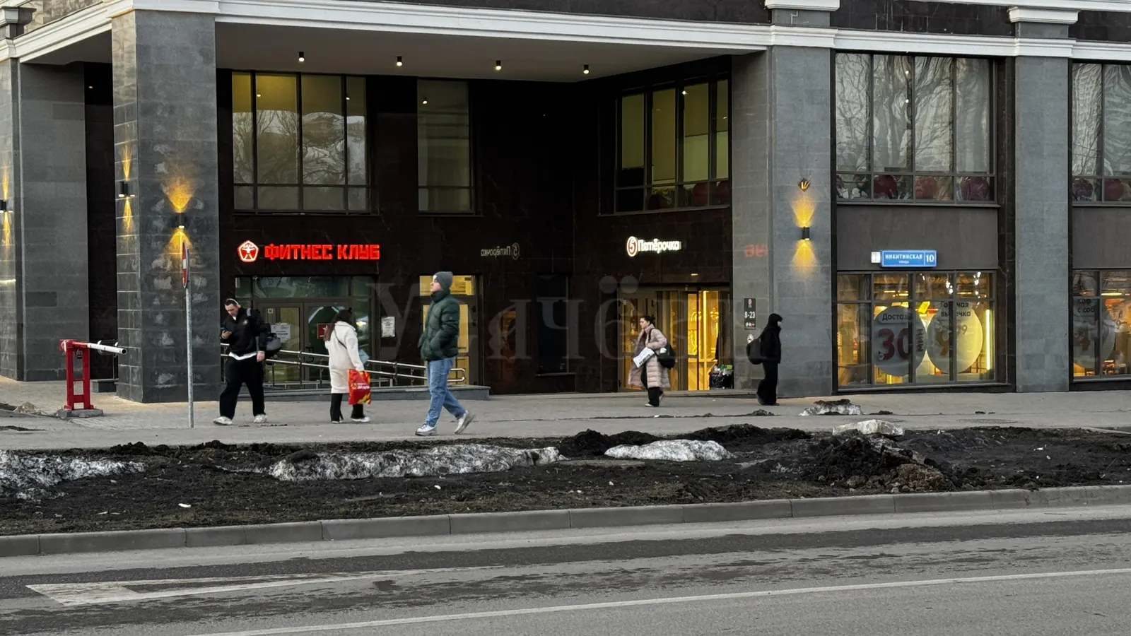 Коммерческое помещение 875,8 м²