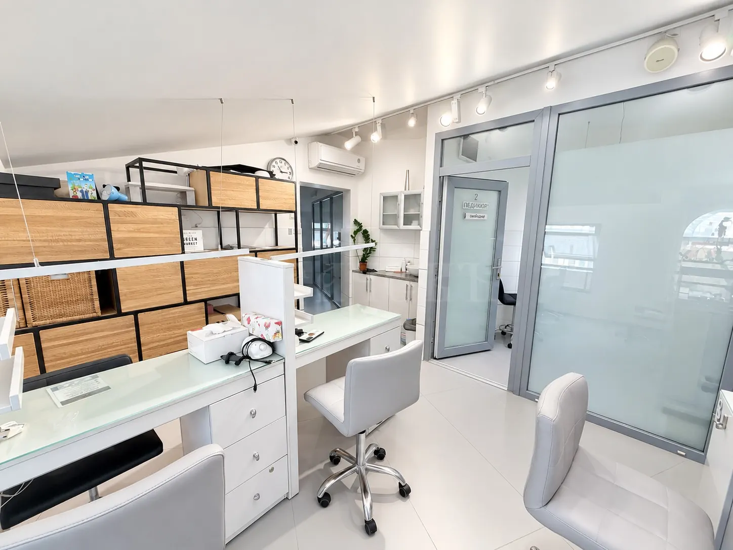 Коммерческое помещение 298,7 м²