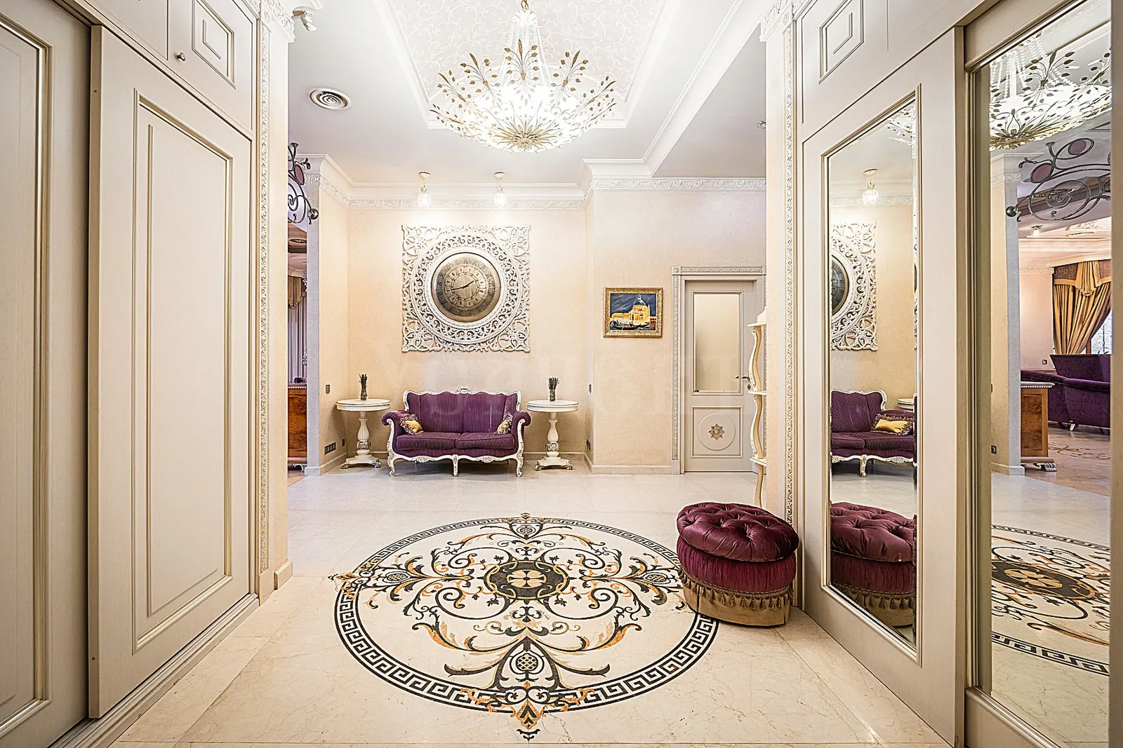 Загородный дом 915 м²