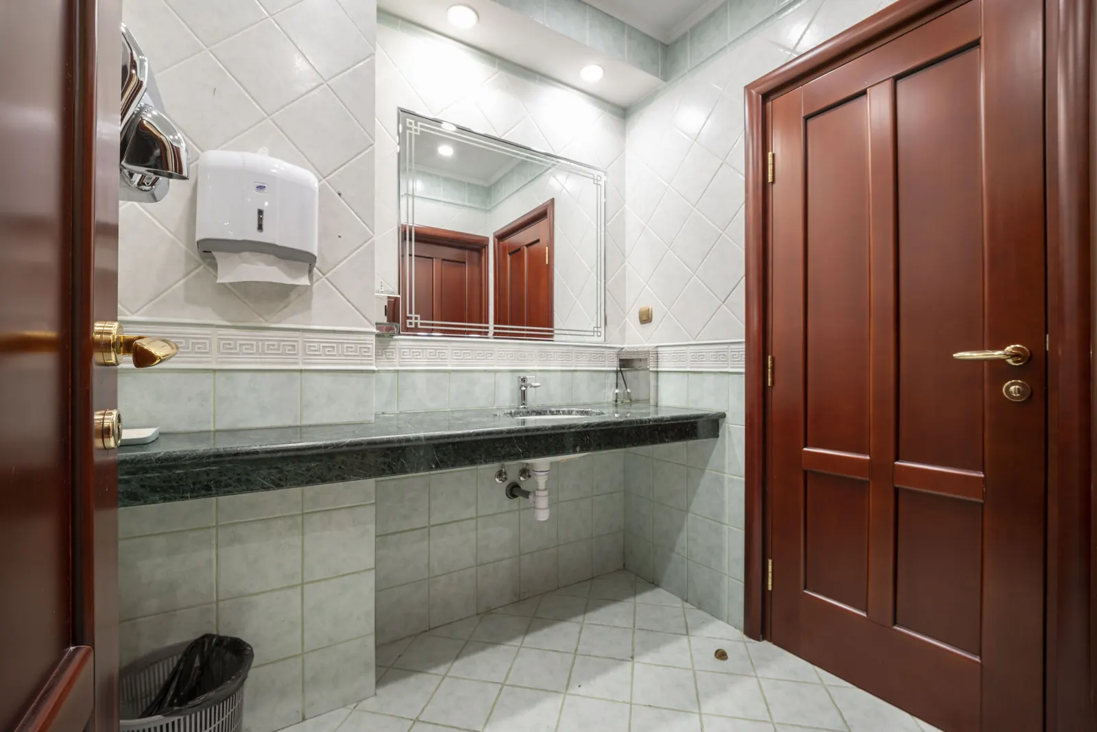 Коммерческое помещение 297 м² в ЖК «Дом в Хамовниках»