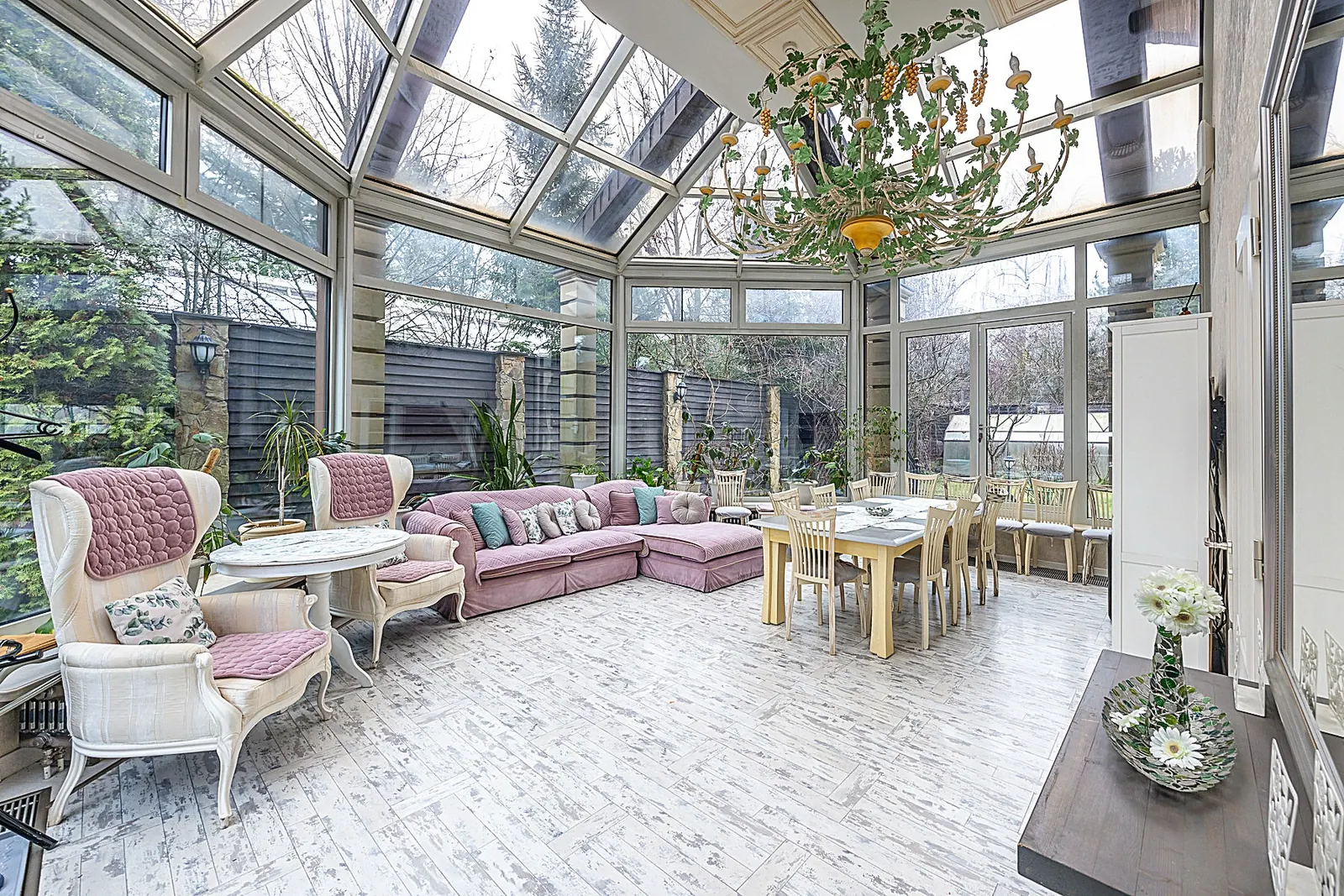 Загородный дом 915 м²