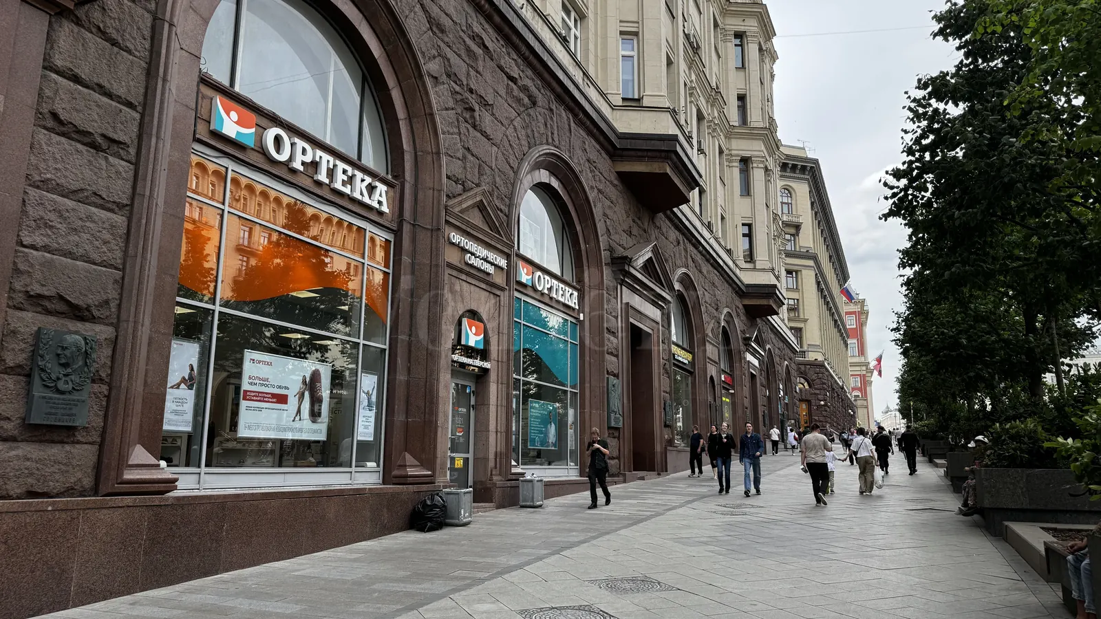 Коммерческое помещение 424,6 м²