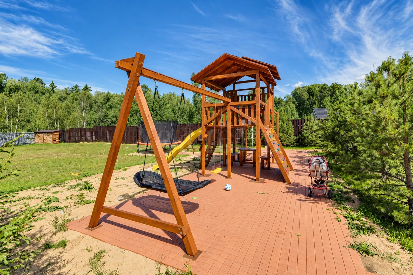 Загородный дом 1 500 м²