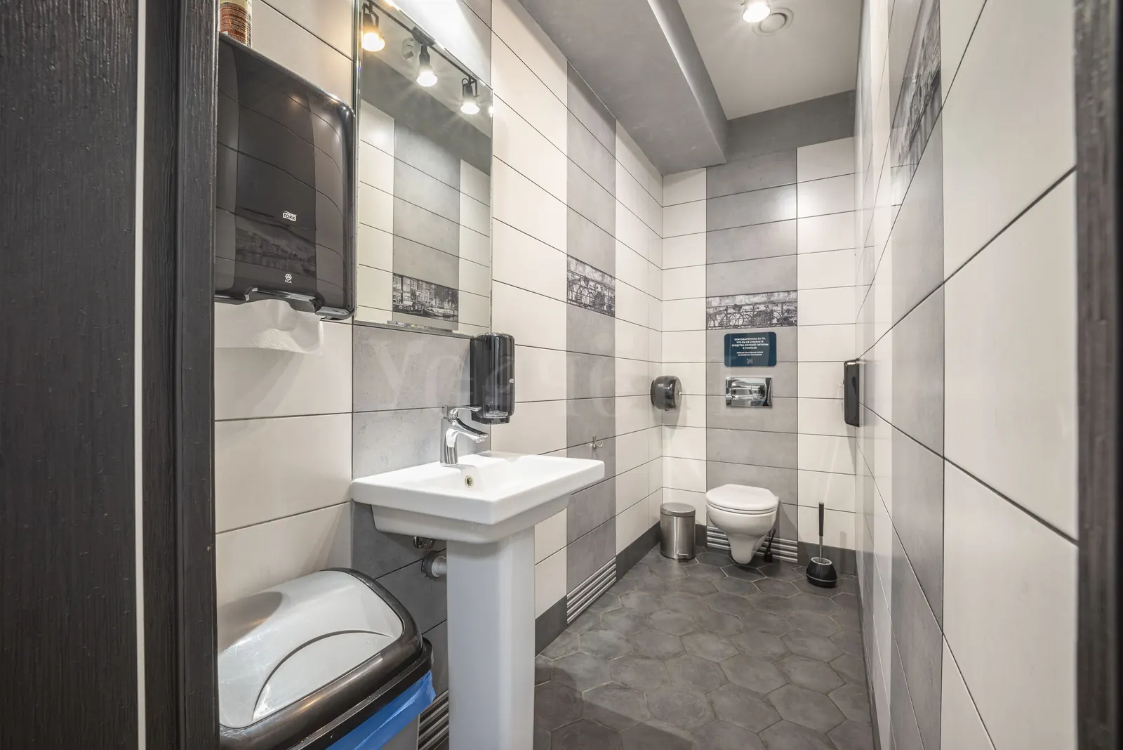 Коммерческое помещение 490 м²