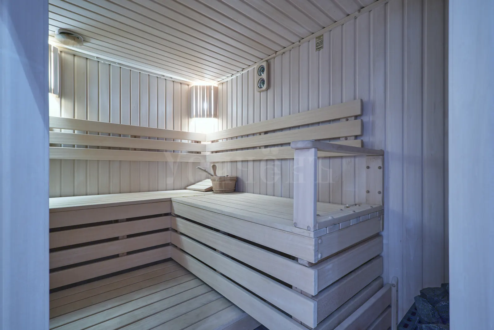 Загородный дом 450 м²