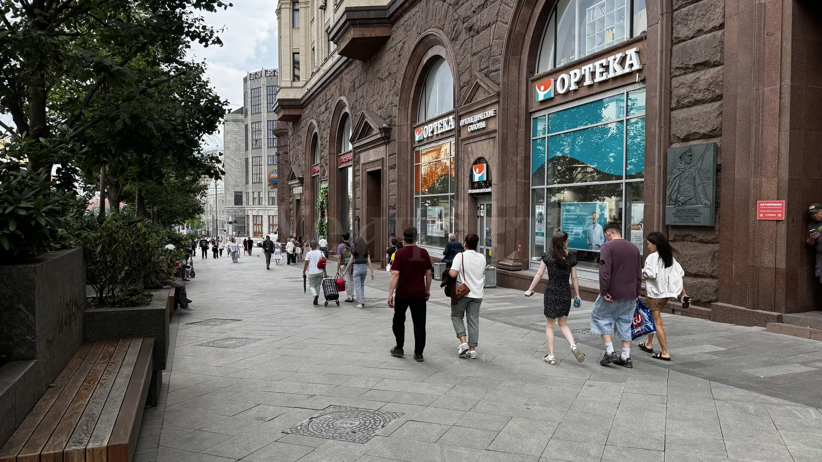 Коммерческое помещение 424,6 м²