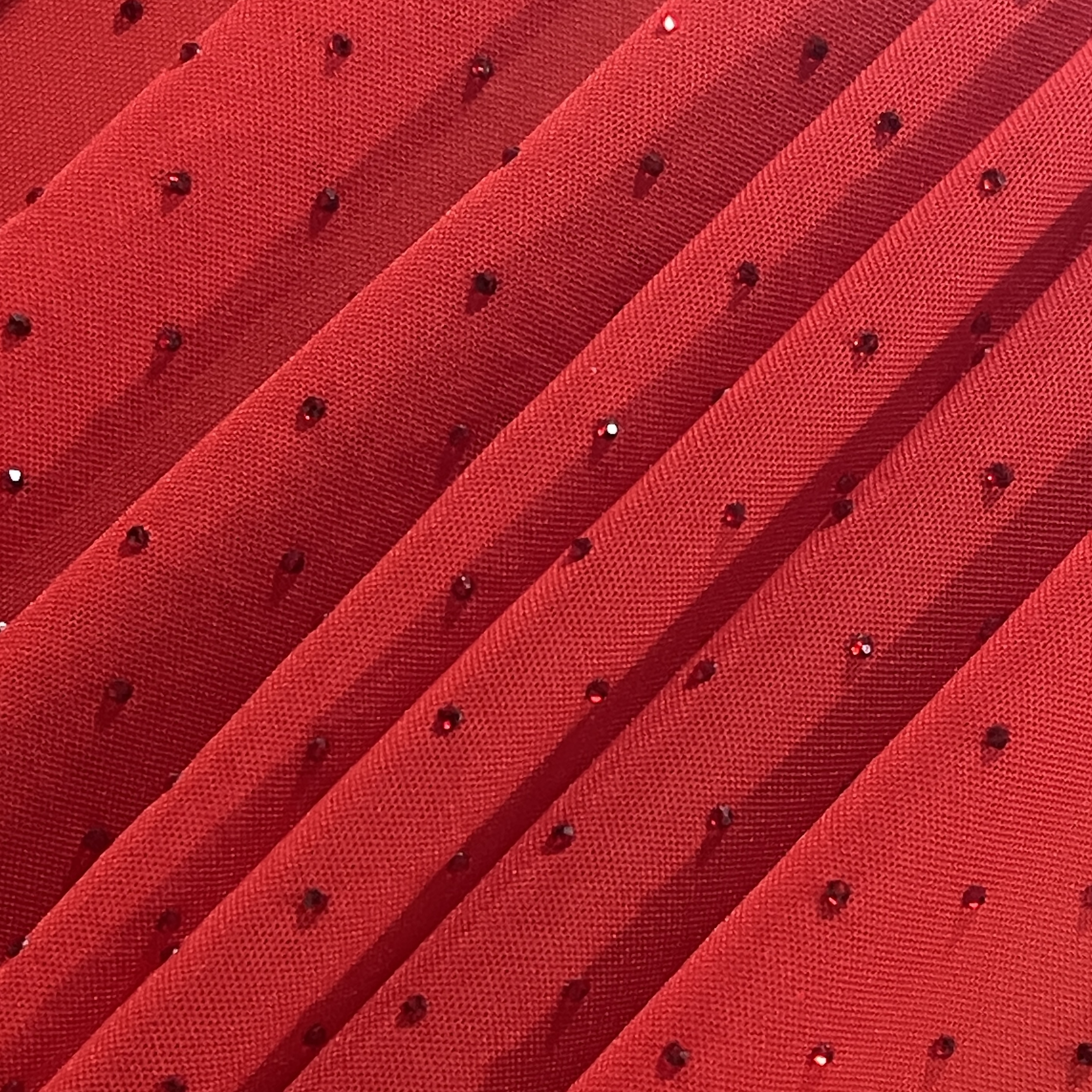 Сетка мелкая трикотажная с кристаллами SS10 SIAM, диагональ, красный