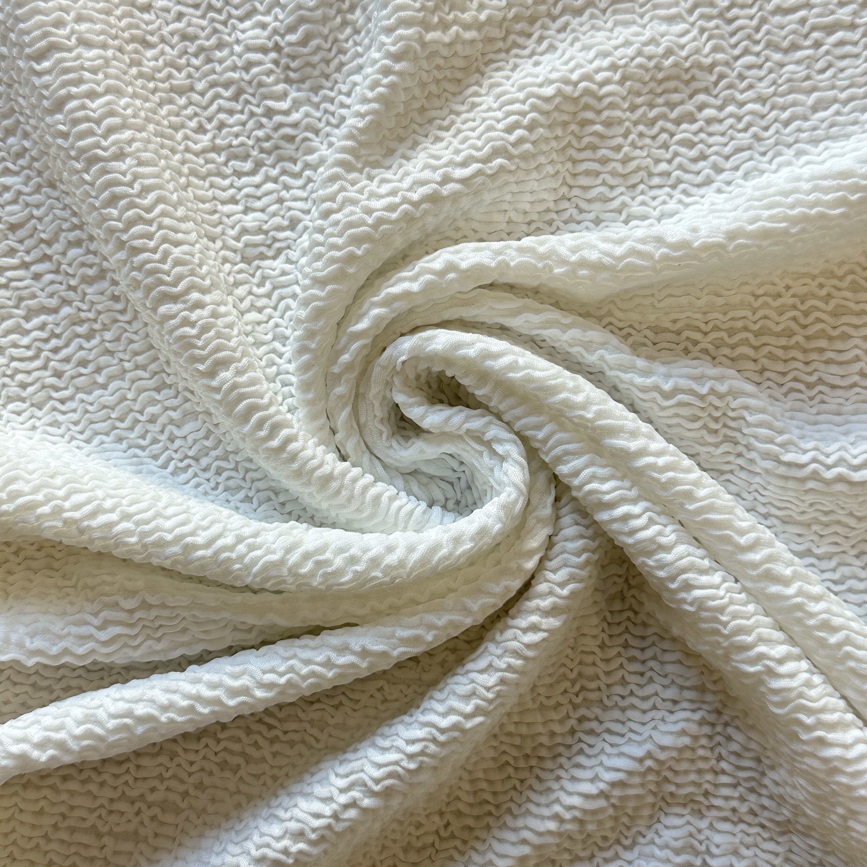 Трикотаж фактурный гофрированный «Жатка», белый