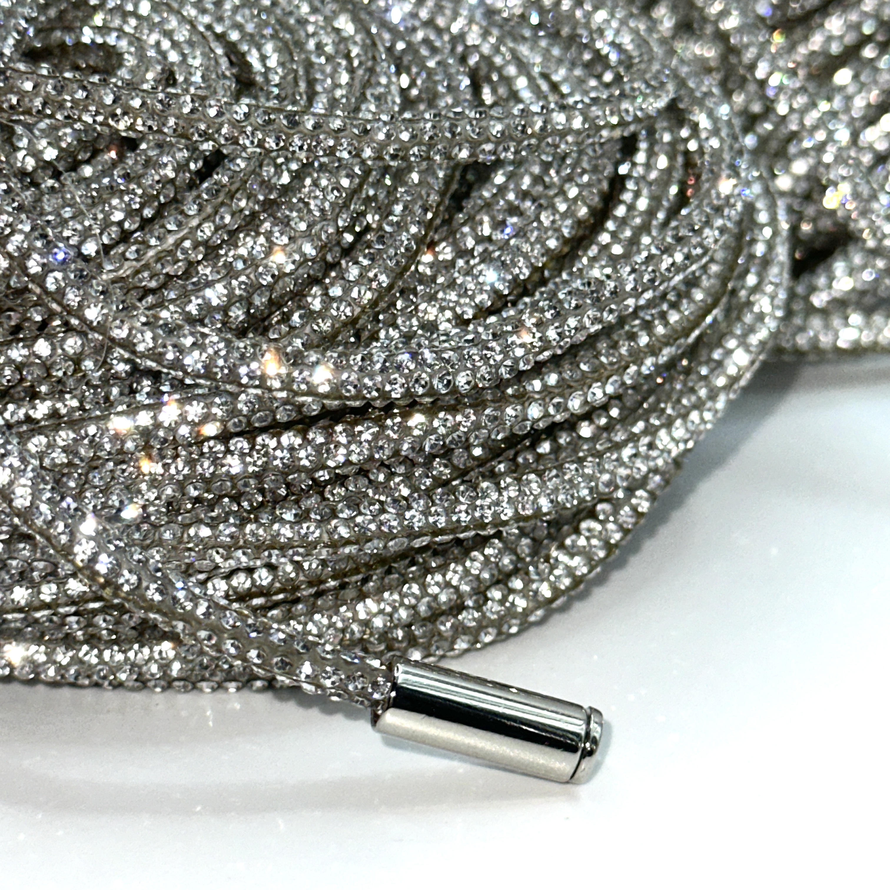 Декоративный круглый шнур со стразами SS5 CRYSTAL, белый