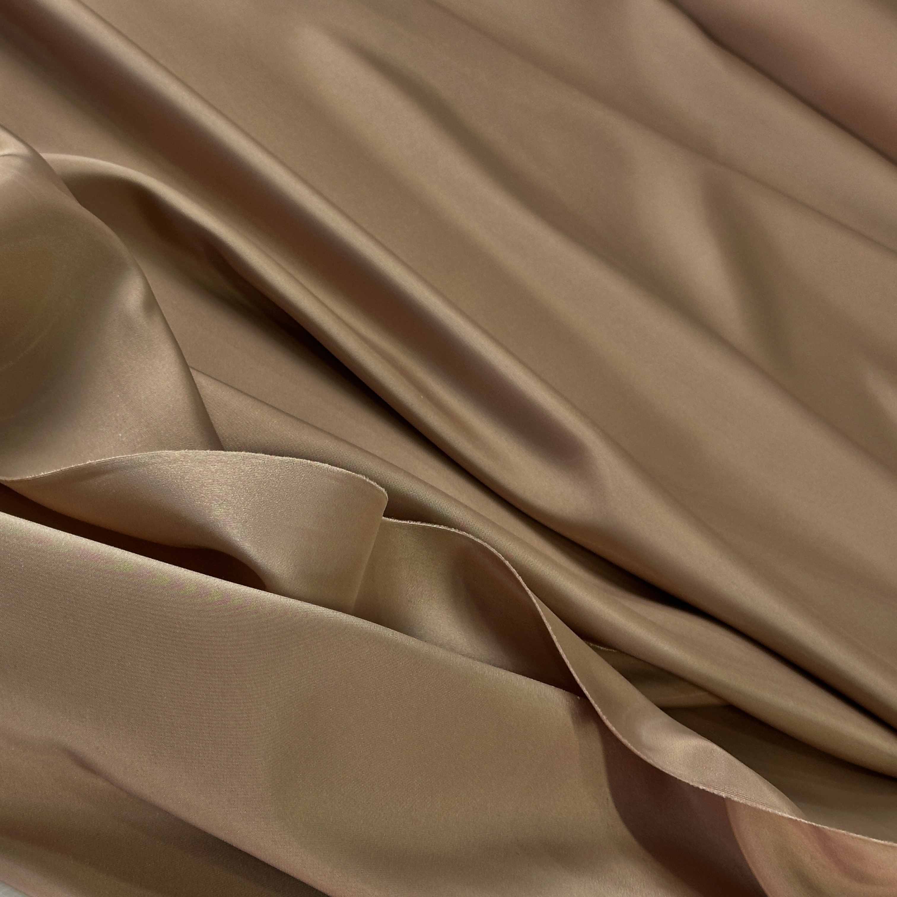 Курточно-плащевая ткань с эффектом жидкий металл с водоотталкивающей пропиткой, бежевый