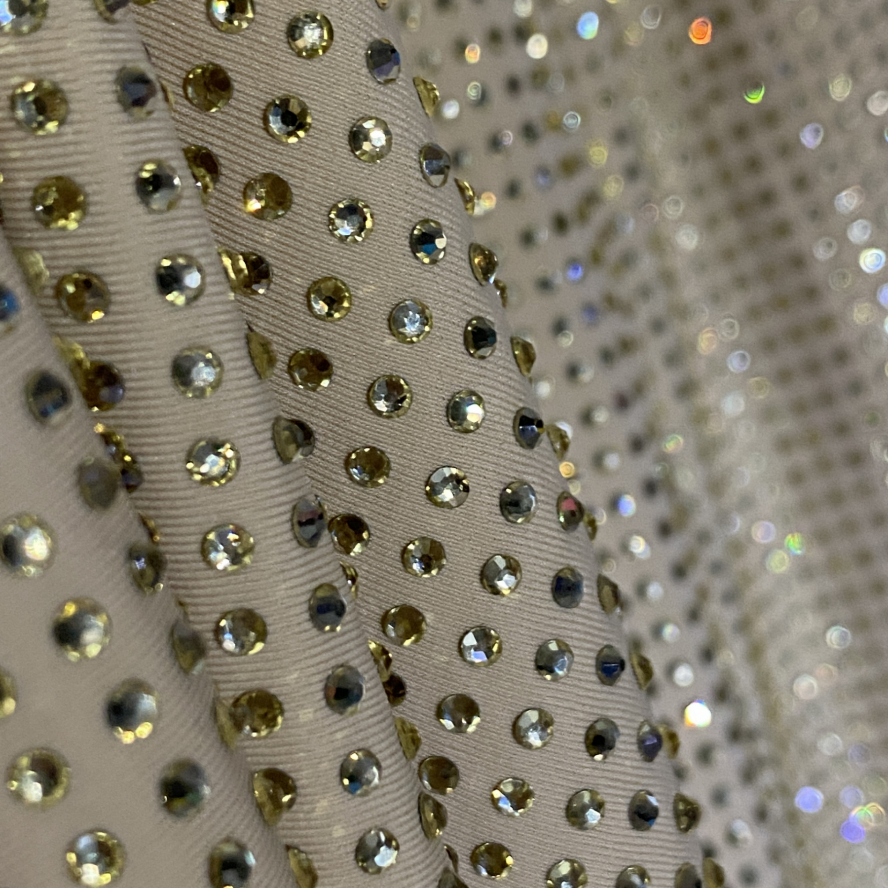 Трикотаж бифлекс с кристаллами SS10 JONQUIL, крем-брюле